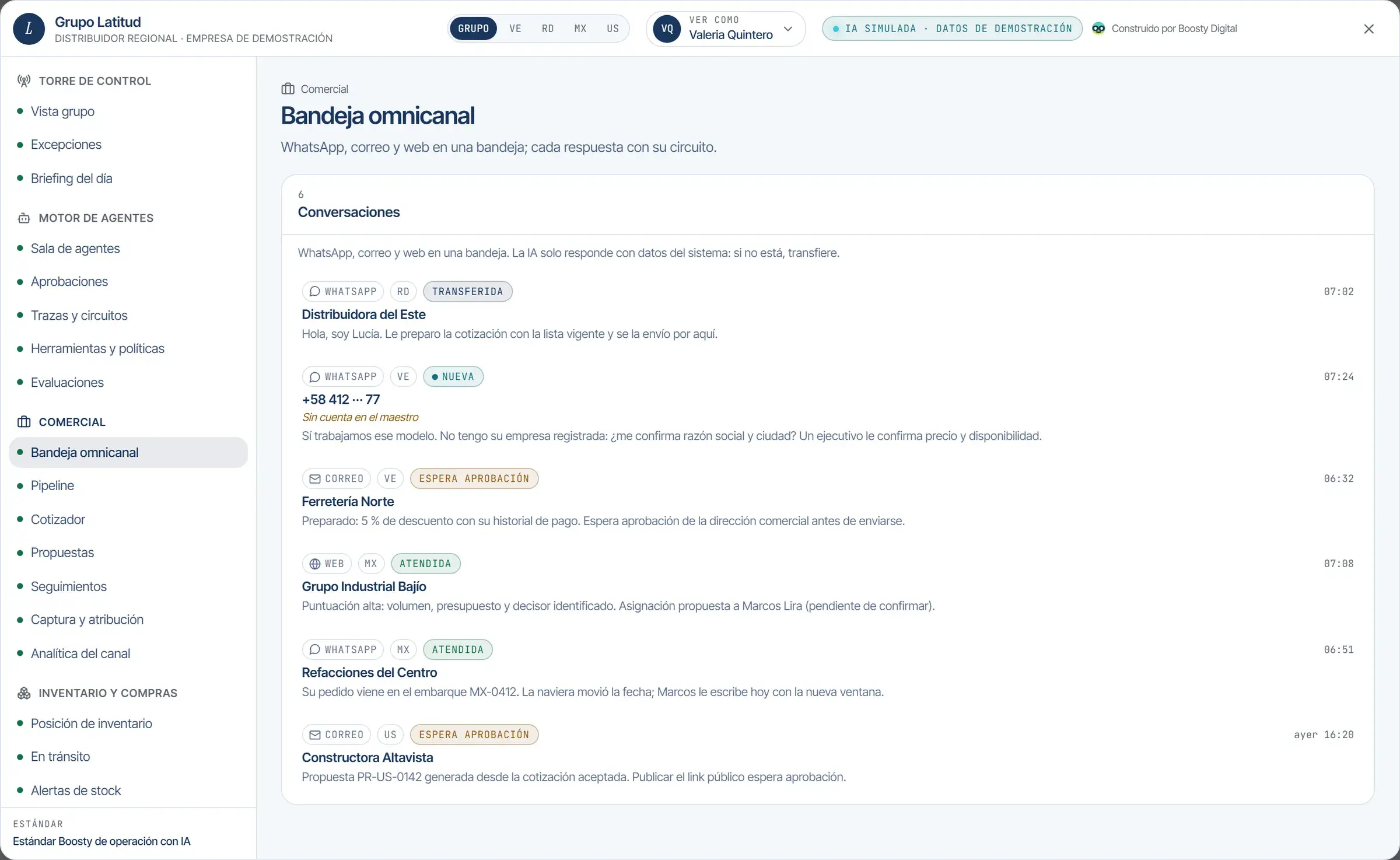 Bandeja omnicanal: conversaciones de WhatsApp, correo y web con el estado de cada una y lo que el agente consultó antes de responder